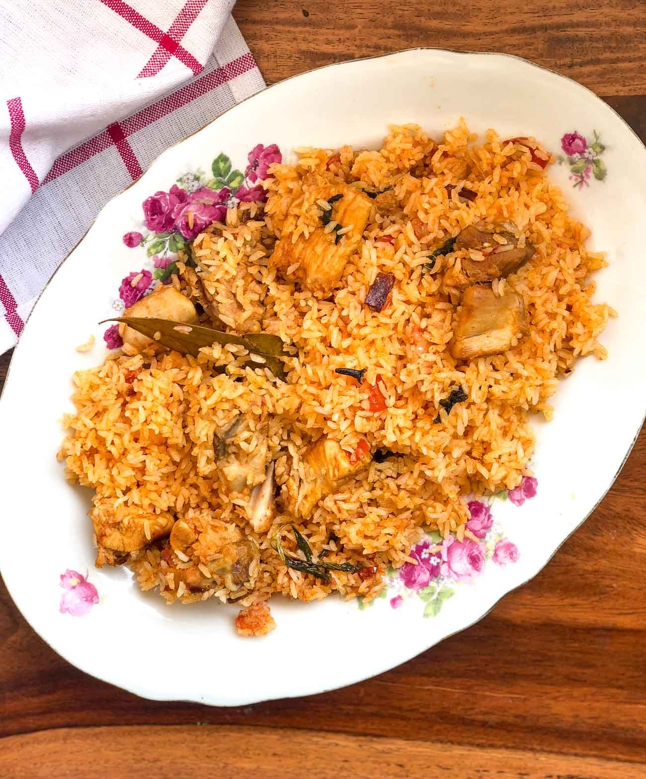 Family-Style vs Plated Meals: Which Works Better for Gatherings?